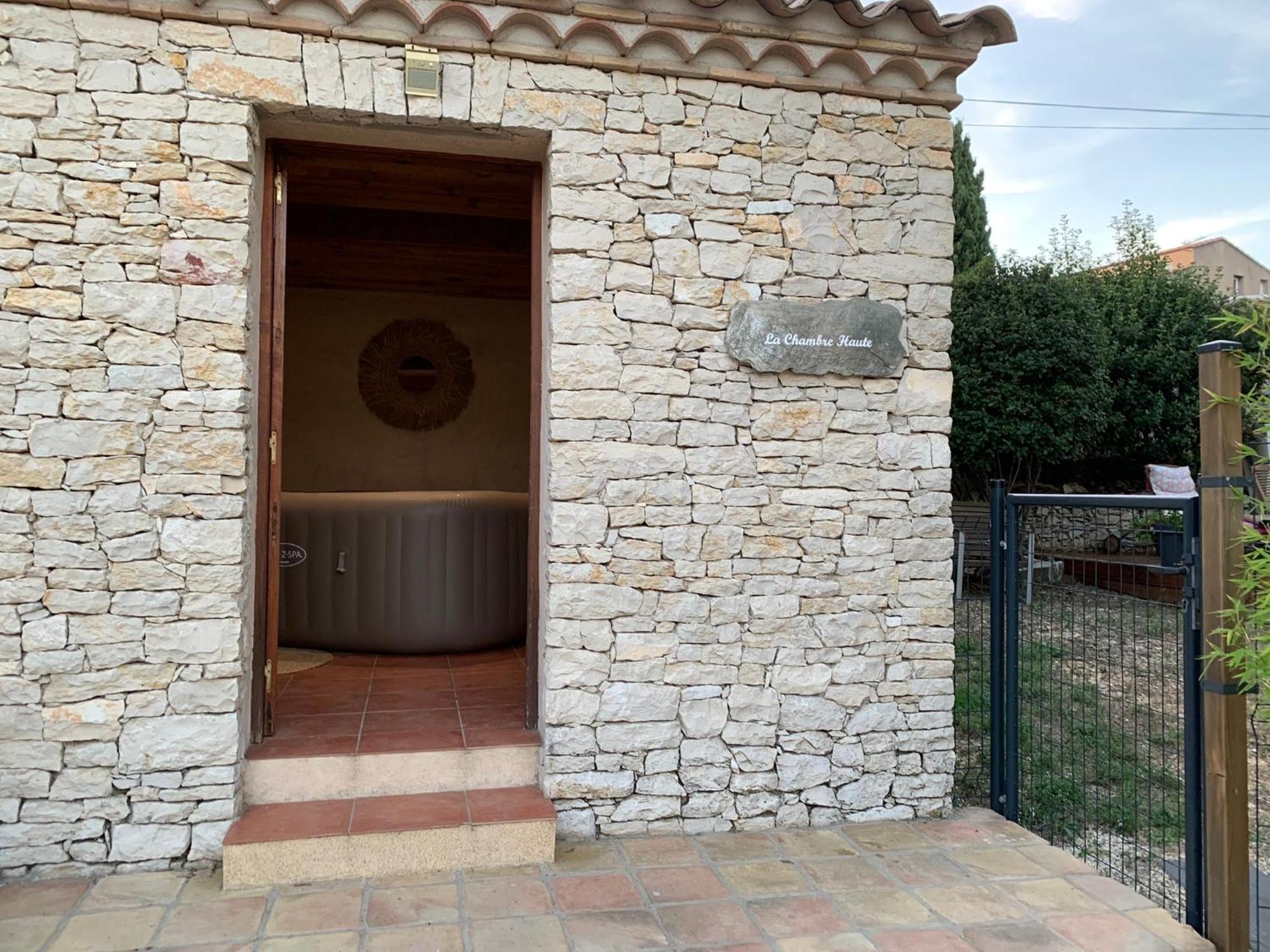 La Chambre Haute Et Son Spa Nîmes Exterior photo
